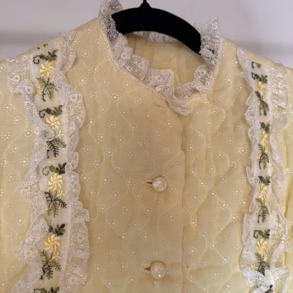 Vintage House Coat Quilted Robe Floral Lace 1960s By Loungees Butter Yellow Sz S - Picture 2 of 9